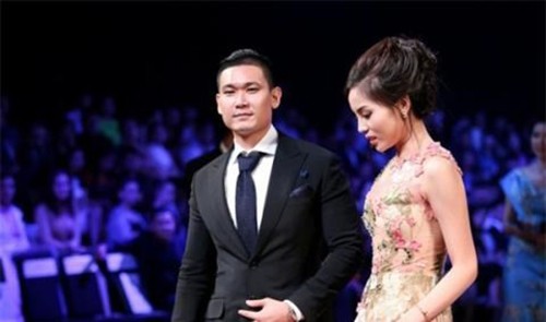Hoa hau Ky Duyen va ban trai tin don cung den Phap-Hinh-5